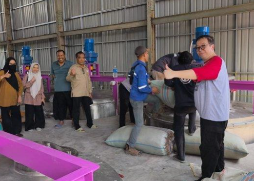 Pabrik Rumput Laut Muara Badak.