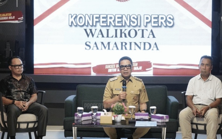 Konferensi Pers Wali Kota Samarinda, Andi Harun terkait BBM oplosan.