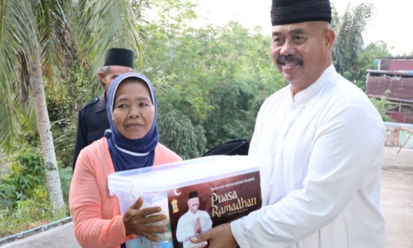 Bupati Kutai Kartanegara (Kukar) Edi Damansyah bersama rombongan pemerintah kabupaten Kukar lakukan sahur bersama dan safari subuh ke 277 di Langgar Al-Madinah Kelurahan Mangkurawang.