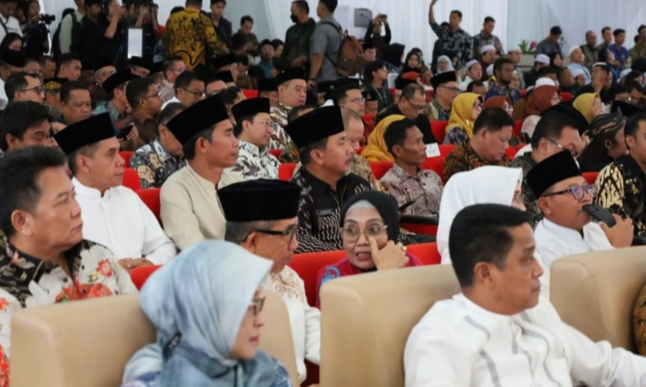 Sekda Kukar, Sunggono dan Asisten II Ahyani Fadianur Diani, menghadiri acara pisah sambut Gubernur Kalimantan Timur. Kegiatan itu berlangsung di Pendopo Odah Etam.