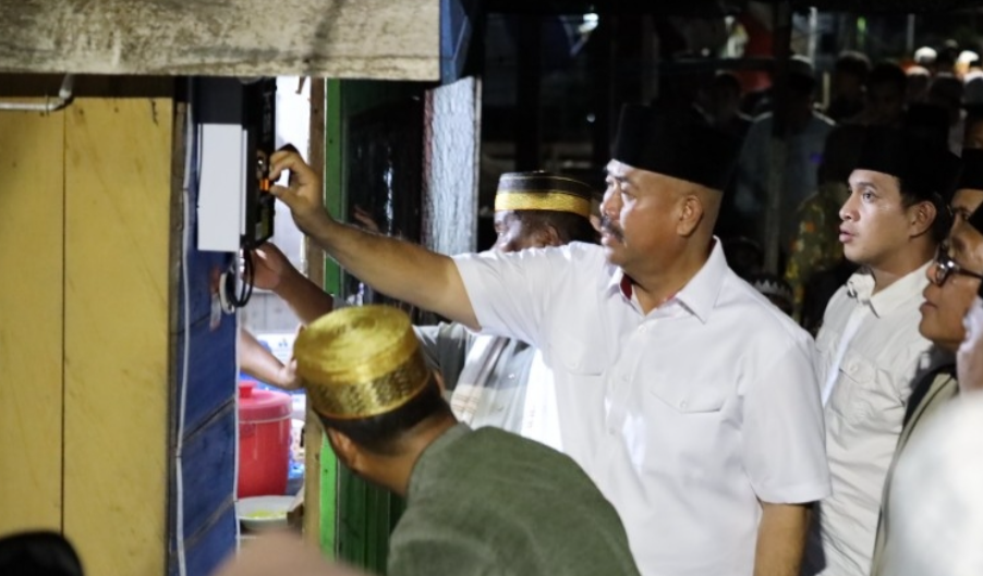 Bupati Kukar Resmikan Listrik Komunal Desa Tani Baru.
