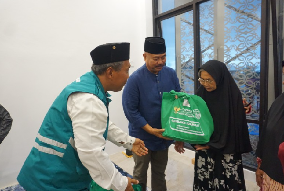 Bupati Kutai Kartanegara (Kukar) Edi Damansyah meresmikan Kantor Camat Samboja yang ditandai dengan pengguntingan pita dan juga Penandatanganan prasasti peresmian.