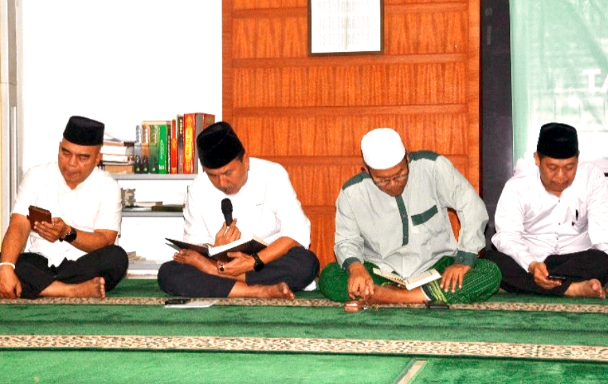 Sekda Kukar membuka Semarak Ramadan dalam rangka memeriahkan bulan Suci Ramadan 1446 H/2025 M sekaligus Buka Puasa Bersama, di Masjid At Takwa Kompleks Perkantoran Kantor Bupati Kukar.
