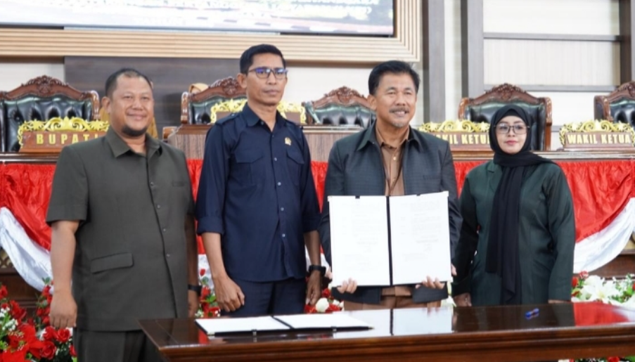 Sekda Hadiri Rapat Paripurna DPRD Agenda Rekomendasi DPRD Atas LKPJ Bupati Kukar Tahun Anggaran 2024.