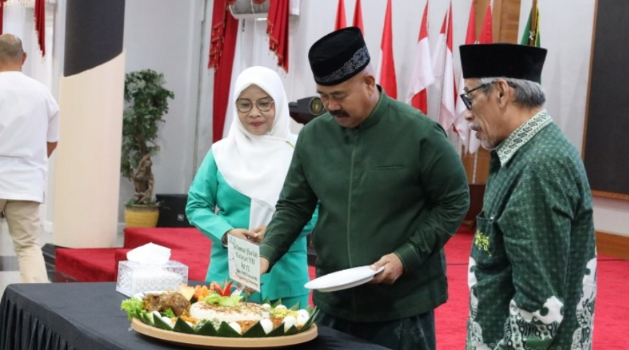 Bupati Kutai Kartanegara (Kukar) Edi Damansyah hadiri hari puncak Peringatan Harlah Fatayat NU ke-75 Tahun 2025 Bertempat di Pendopo Odah Etam.