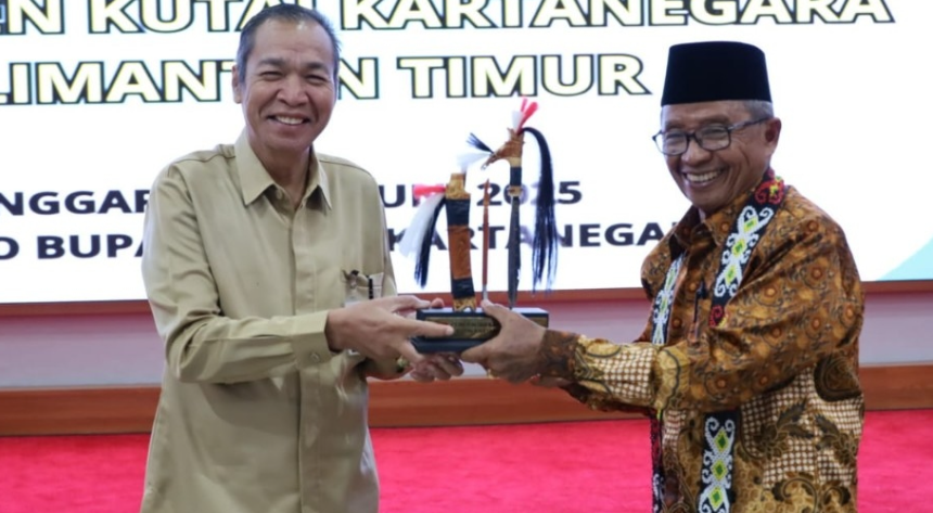 Pemkab Kukar melalui Staf Ahli Bupati Kutai Kartanegara (Kukar) Bidang Umum Heldiansyah menerima Kunjungan Kerja/Silaturahmi Persatuan Wredatama Republik Indonesia (PWRI) Kabupaten Hulu Sungai Tengah (HST) Kalimantan Selatan.