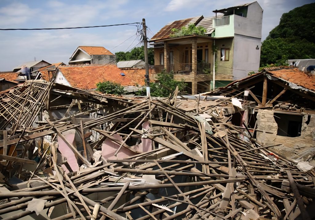 (Foto: Kondisi rumah warga pasca ledakan misterius di Tanggerang Selatan/doc)