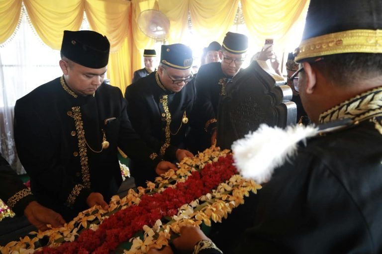 Bupati Kukar ziarah makam Aji Imbut. (Voxnews.id)