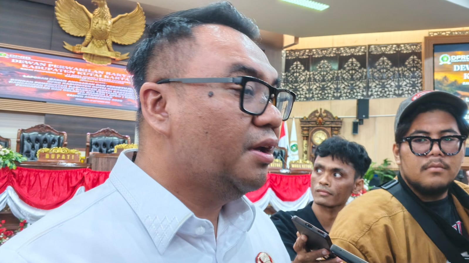 Bupati Kukar, Aulia Rahman Basri usai Rapur di DPRD Kukar. (Voxnews.id)