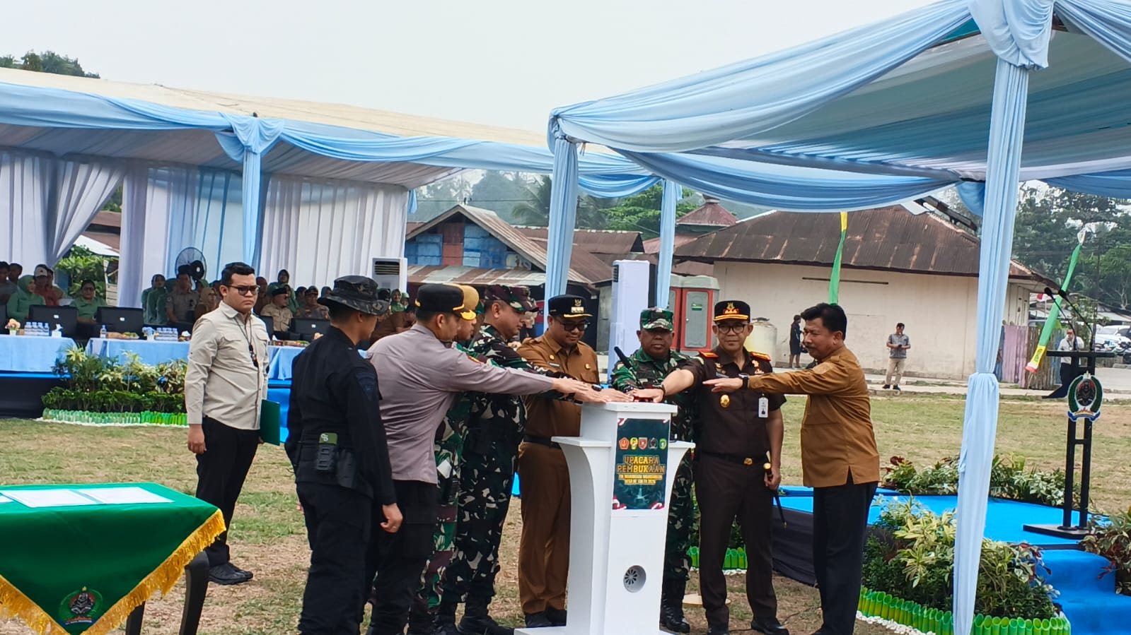 Bupati Kukar saat hadiri kegiatan pembukaan TMMD ke-130 di Loa Kulu. (Voxnews.id)