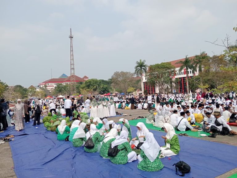 Peringatan Hari Santri 22 Oktober 2026 di halaman kantor Bupati Kukar. (Voxnews.id)